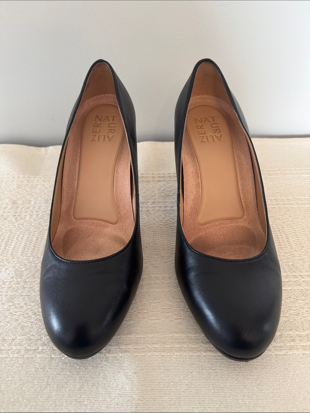 Naturalizer Black Leather Round-Toe Heels